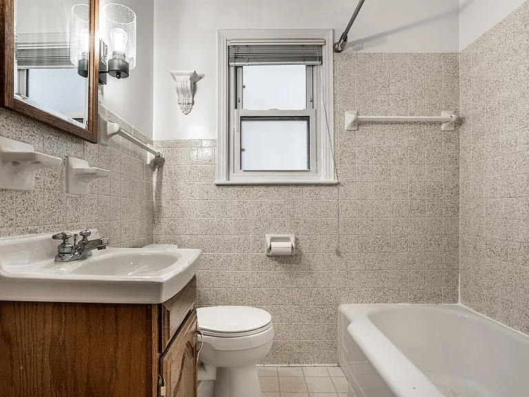 2627 E 58th St — Photo 24