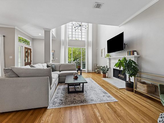5th image of 306 Fargo St
