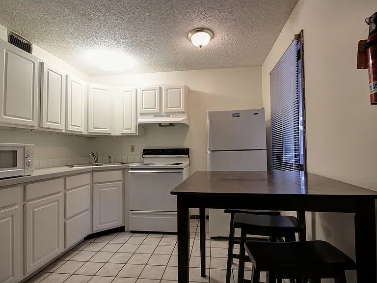 1105 W Main St — Photo 23
