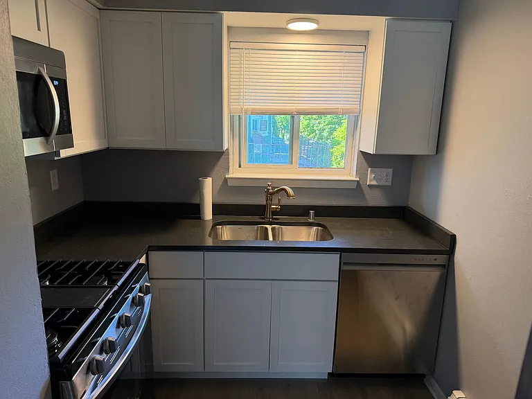 2705 N Oakland Ave — Photo 7