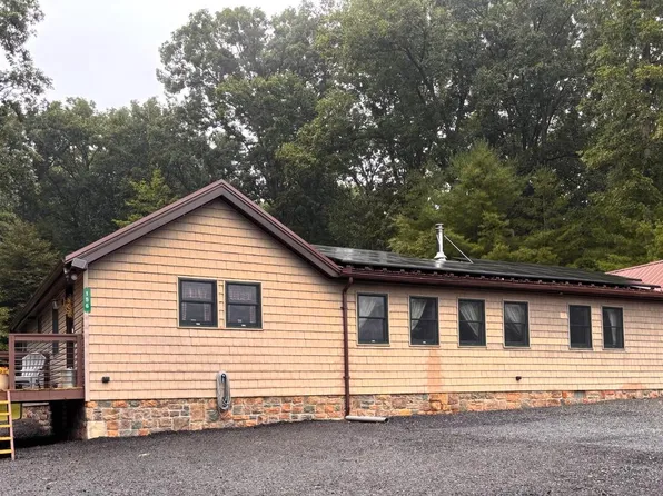 156 Teaberry Ln, Tower City, PA 17980