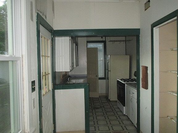 5th image of 1107 N Oak Ter