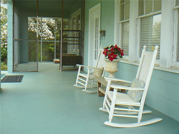5th image of 411 Central Ave