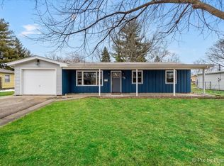 15 S Sycamore Ln, North Aurora, IL 60542