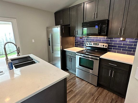 4th image of 4210 Mendenwood Ln