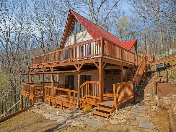 1061 Cherokee Dr, Smithville, TN 37166