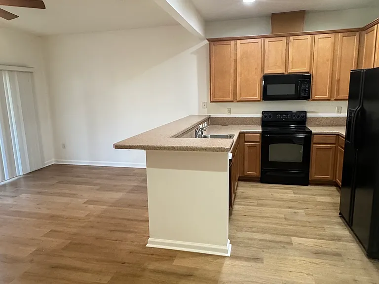 5862 Pavilion Dr — Photo 4