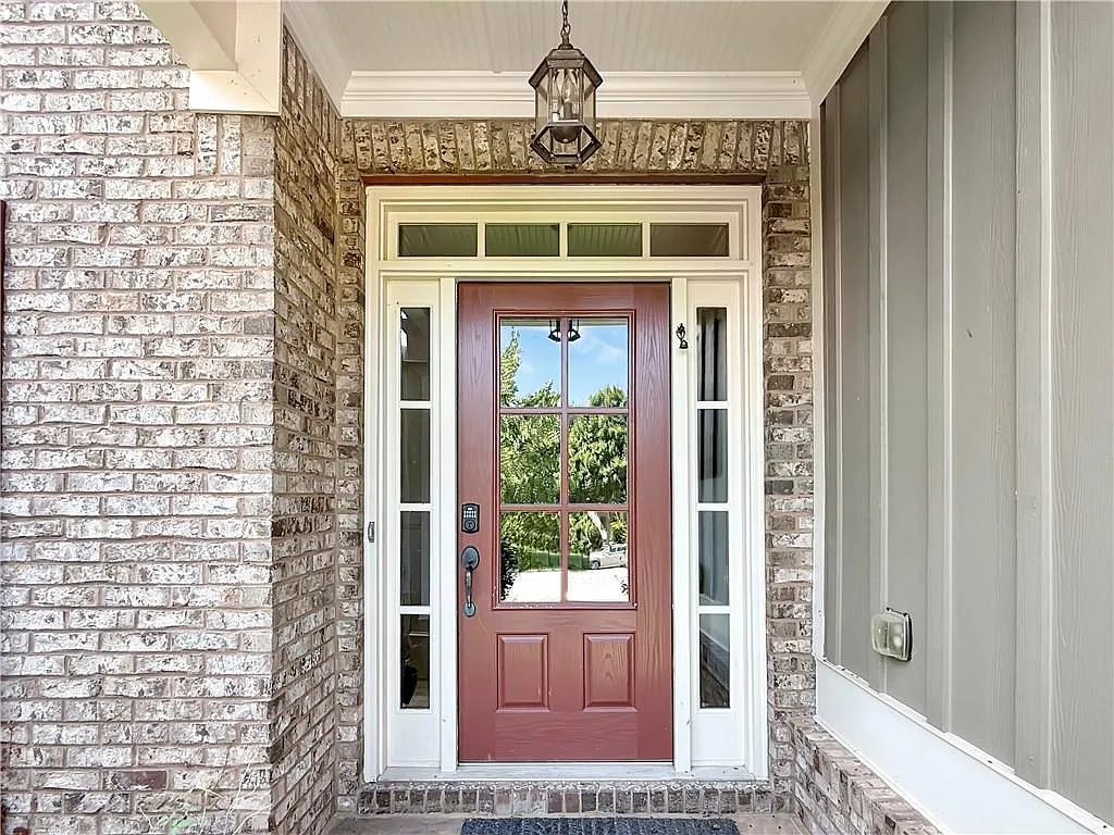 6 bed, 5.5 bath, 4691 sqft, $4,050 — Photo 2