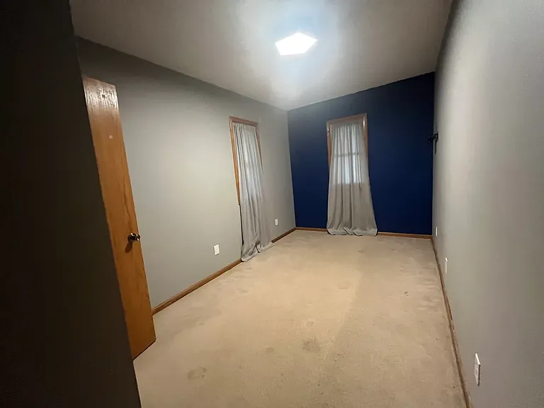 924 Custer St — Photo 5