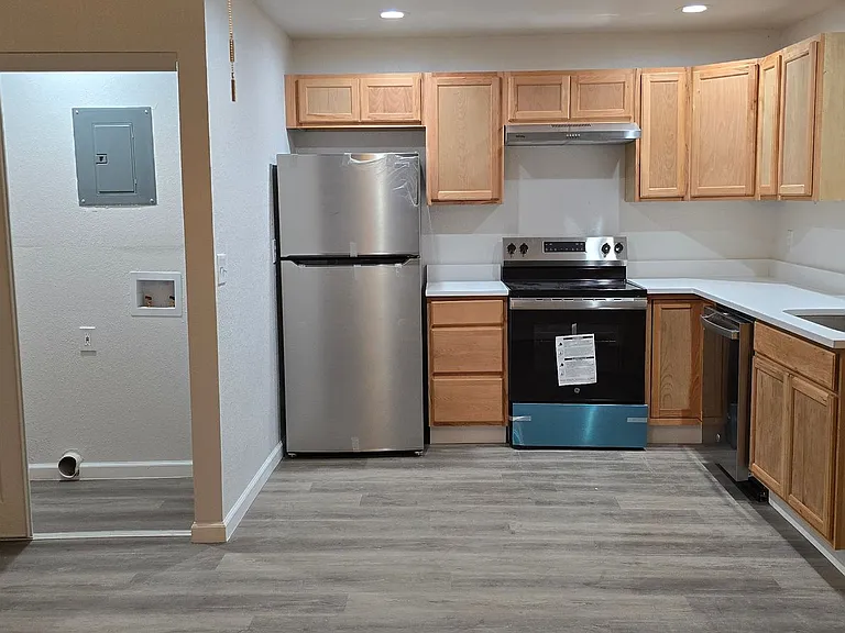 Clems Road Apartments — Photo 21
