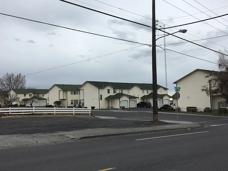 1326 S Skyline Dr — Photo 16