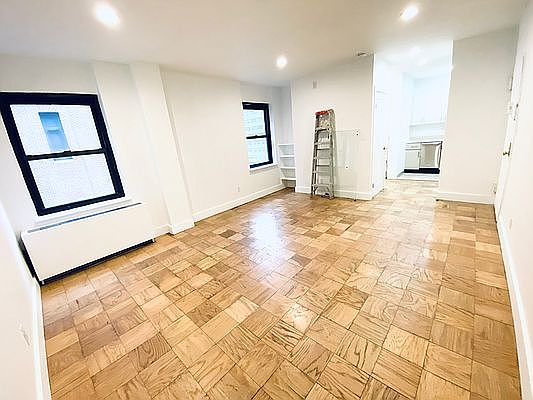 3rd image of 213 E 37th St #5G1