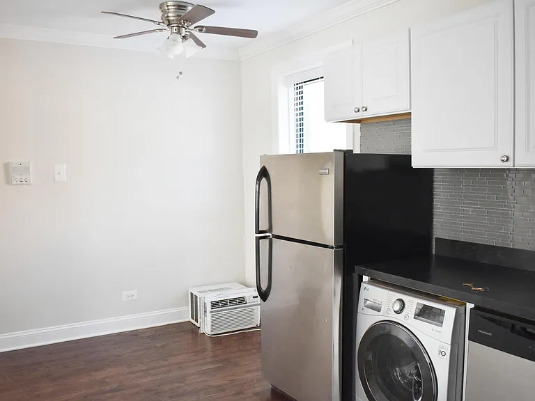 3841 N Greenview Ave #1W — Photo 2