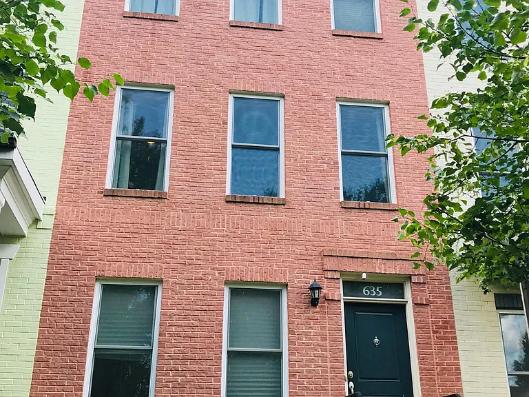 635 Regent Pl NE — Photo 1