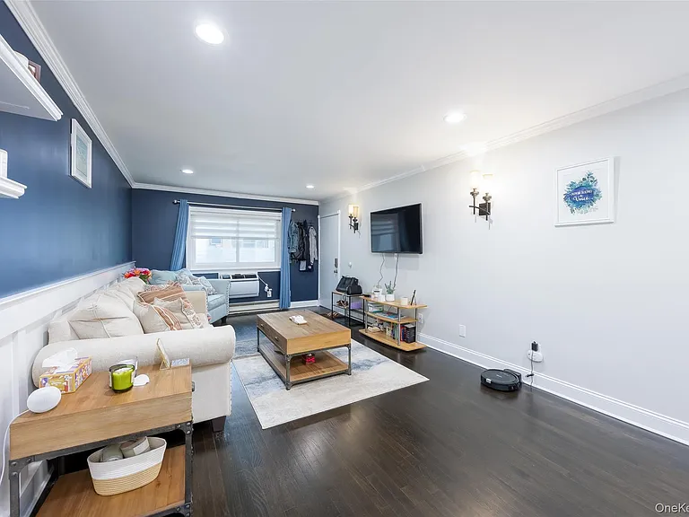 40 W 4th St #7 — Photo 11