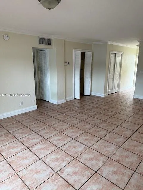 Building Photo - 6707 N Kendall Dr #104