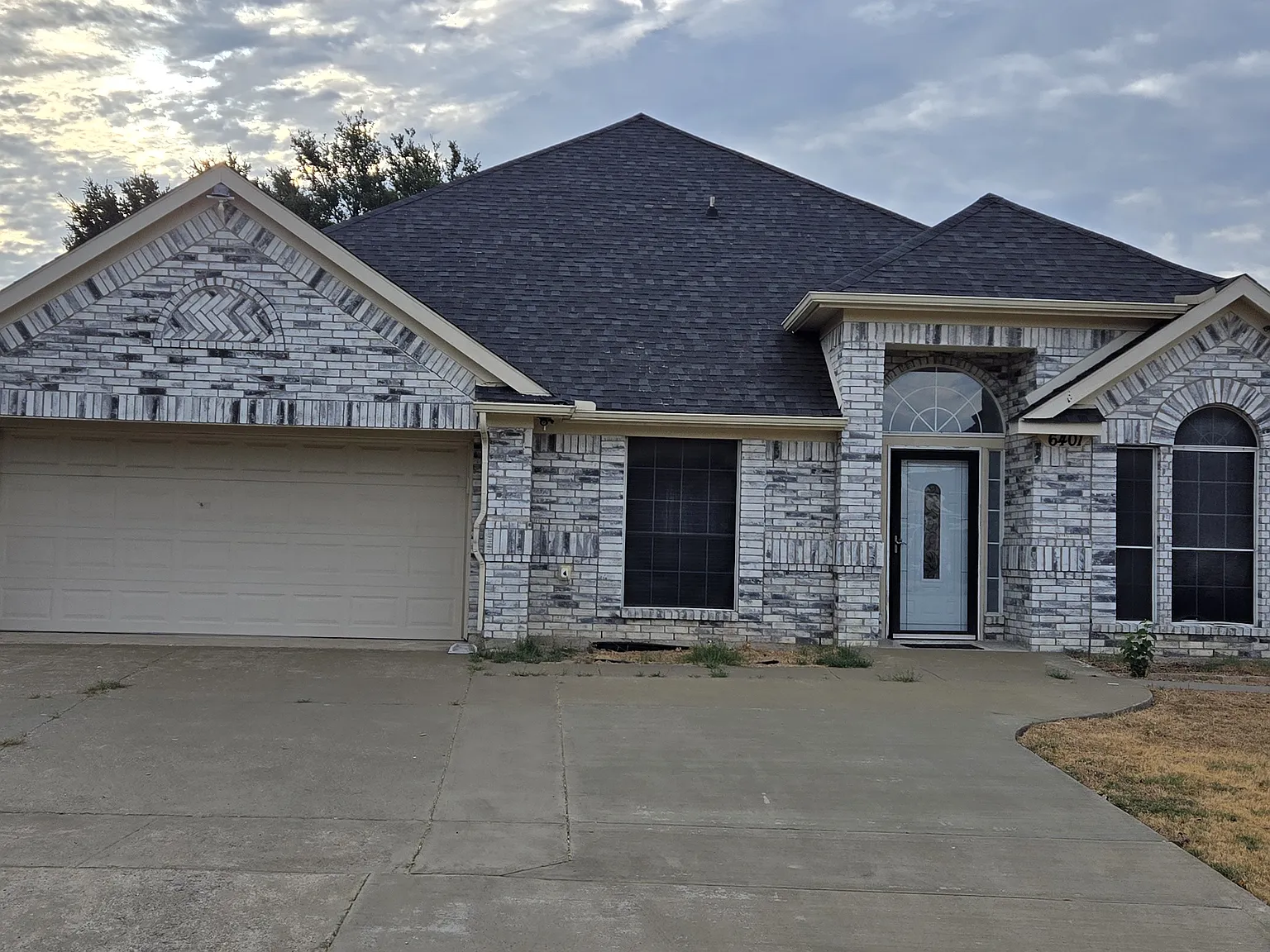 4 bed, 2663 sqft, $2,500 — Photo 2