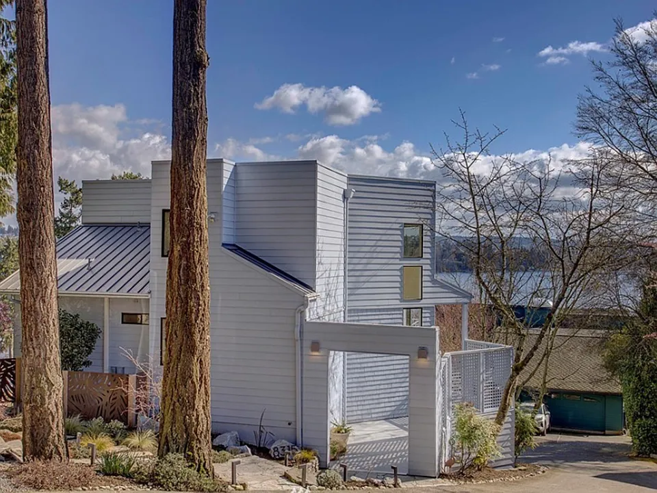 8315 NE Juanita Dr