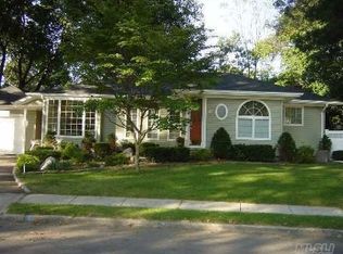 41 South Ln, Huntington, NY 11743