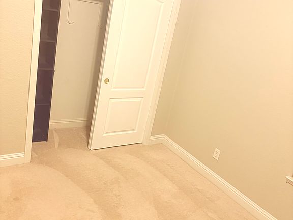 4th image of 814 Allen Way