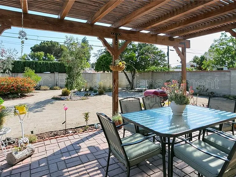 11252 Delano St — Photo 31