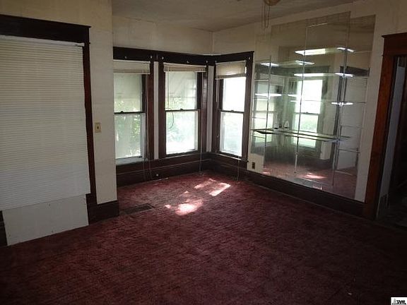 2nd image of 135 Wabaunsee Ave