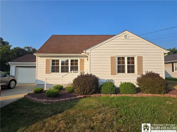 10 Georges Pl, Fredonia, NY 14063