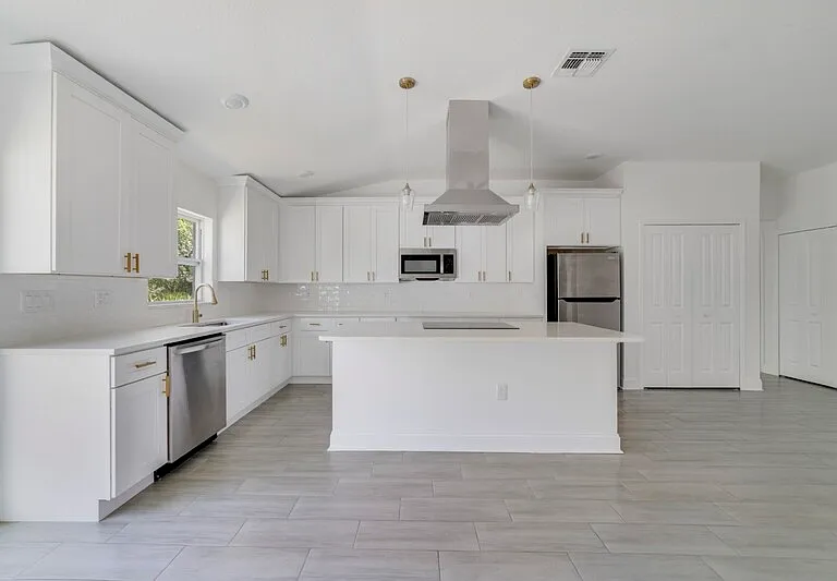 417 Saint Johns Ln — Photo 5