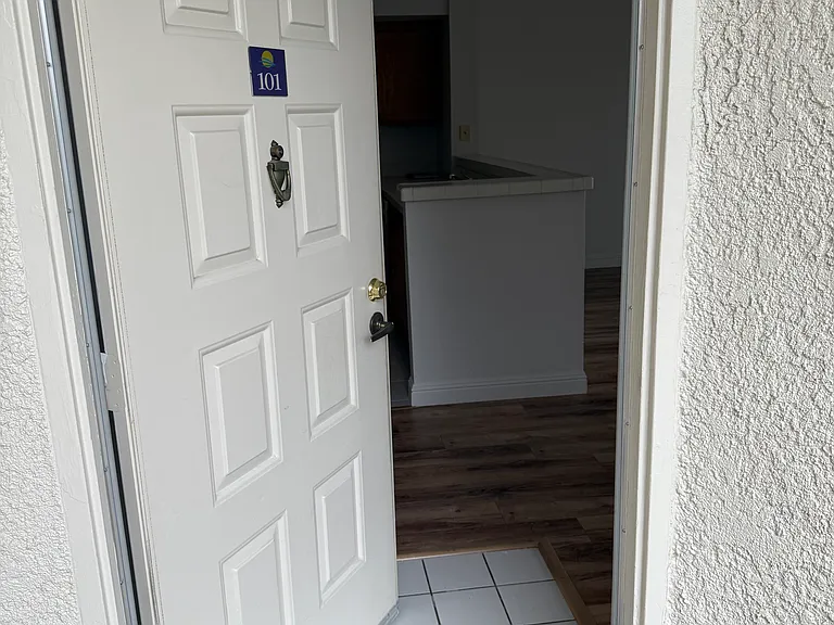101 Beachcomber Dr E — Photo 1