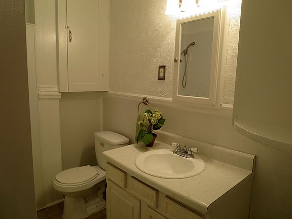 Upstairs full bath