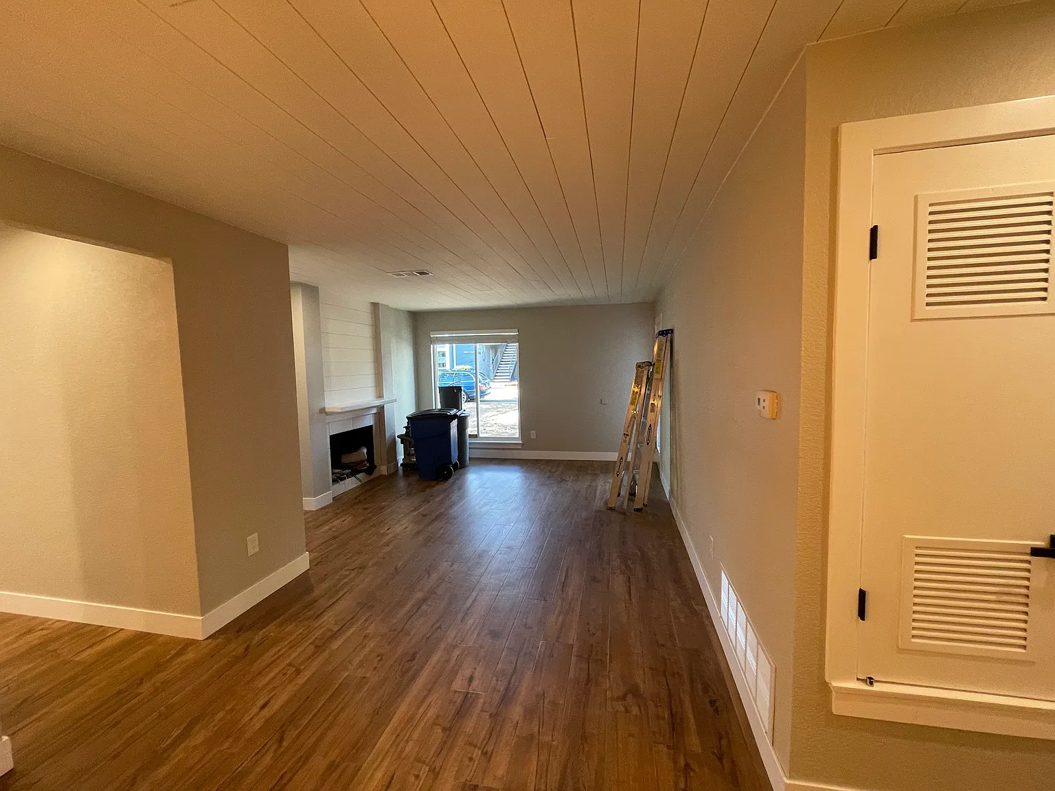 3 bed, 1345 sqft, $2,497 — Photo 3