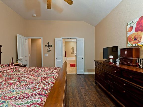 4th image of 229 Shadybrook Dr