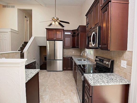 5th image of 4101 Woodstock Dr