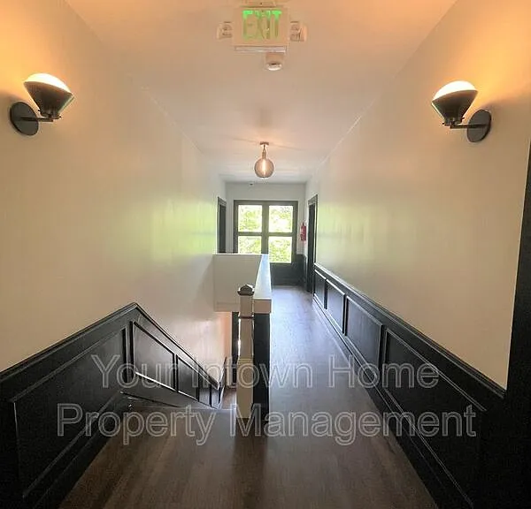 1215 Euclid Ave NE #7 — Photo 3