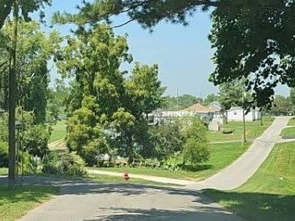 Exterior Neighborhood (street photo)