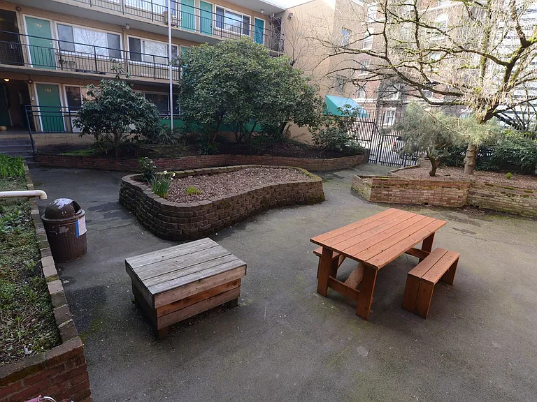 Melrose Court Apartments — Photo 19