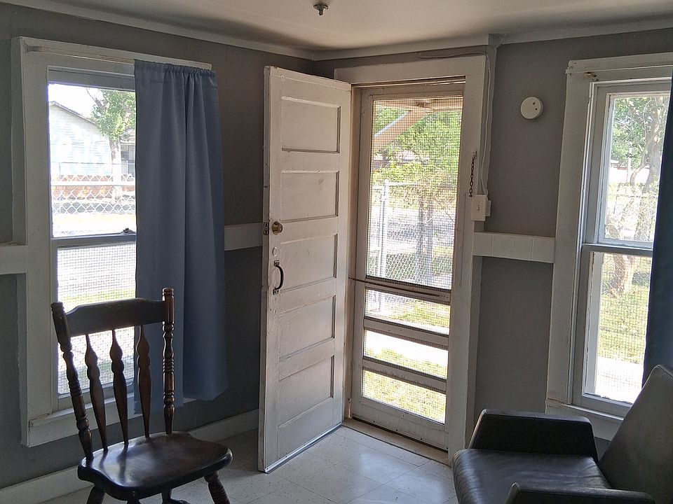 1st image of 217 Hiawatha St