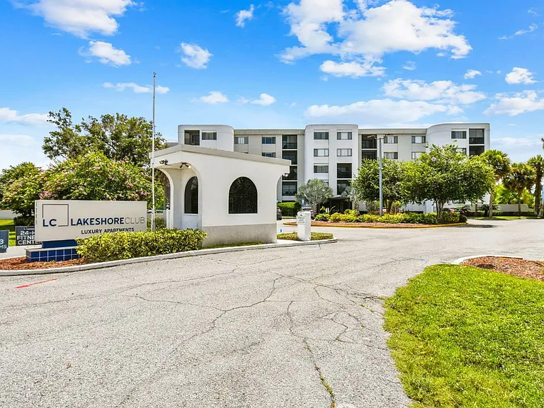 Lakeshore Club — Photo 15