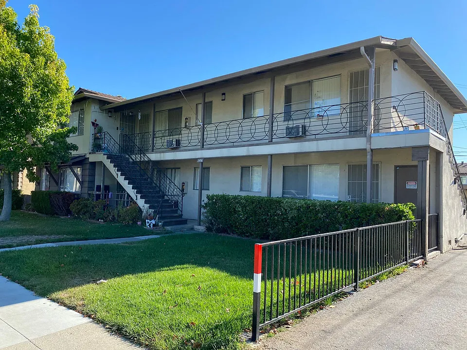 2496 Almaden Rd