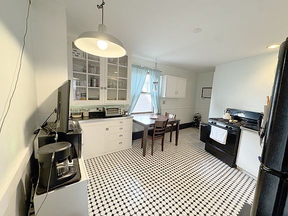 3rd image of 114 Field St #2