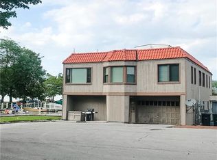 932 Beach Rd #934, Lakewood, OH 44107