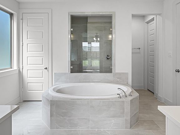 4th image of 685 Bay Breeze Drive