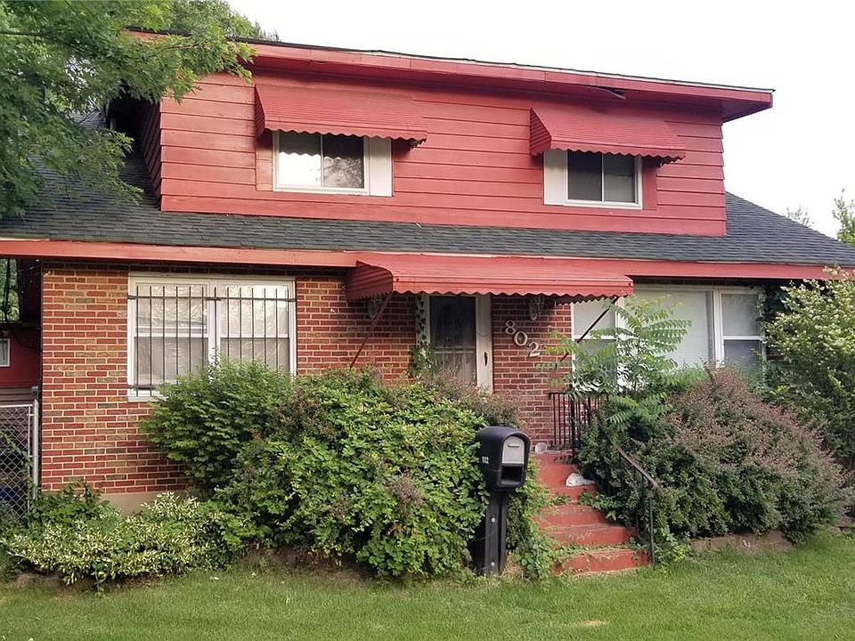 1st image of 802 Goelz Dr