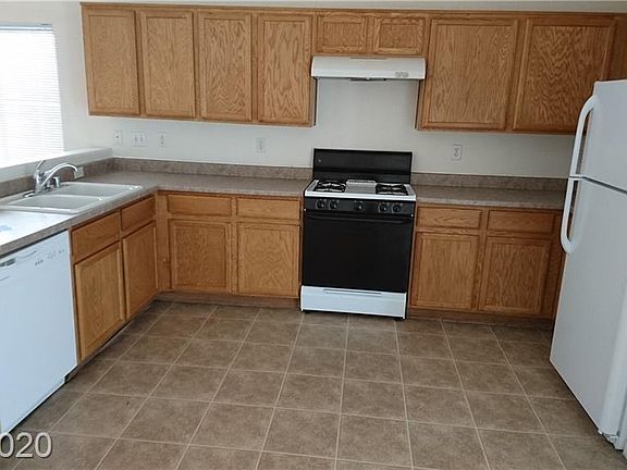 5th image of 705 Cowboy Cross Ave
