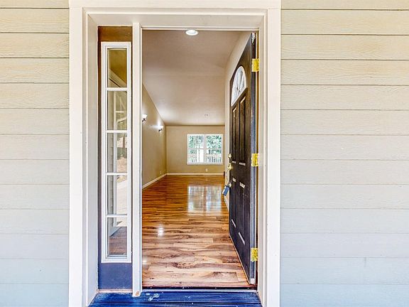 3rd image of 9538 Lassen Drive