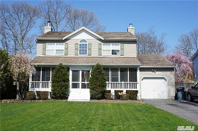 1st image of 72 Surrey Dr