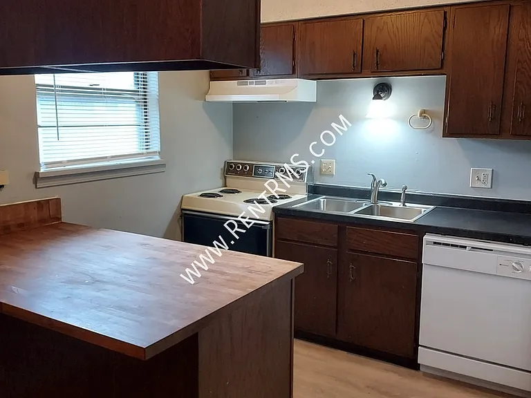 1213 Yuma St — Photo 9