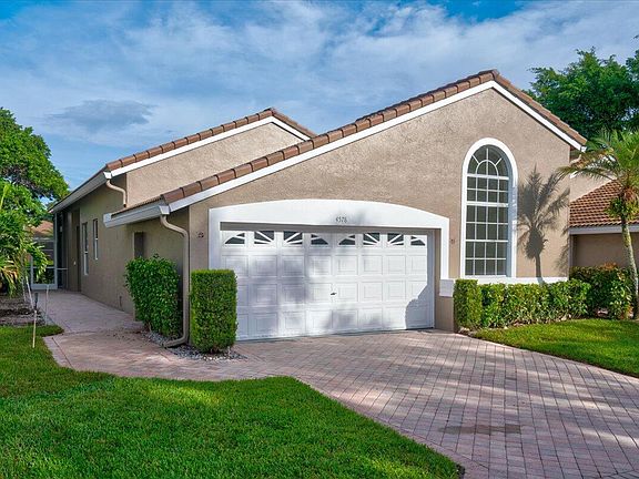 4th image of 4578 Carlton Golf Drive