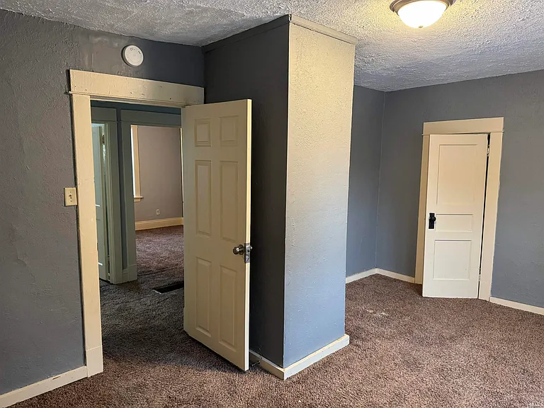 1149 E Indiana Ave — Photo 20