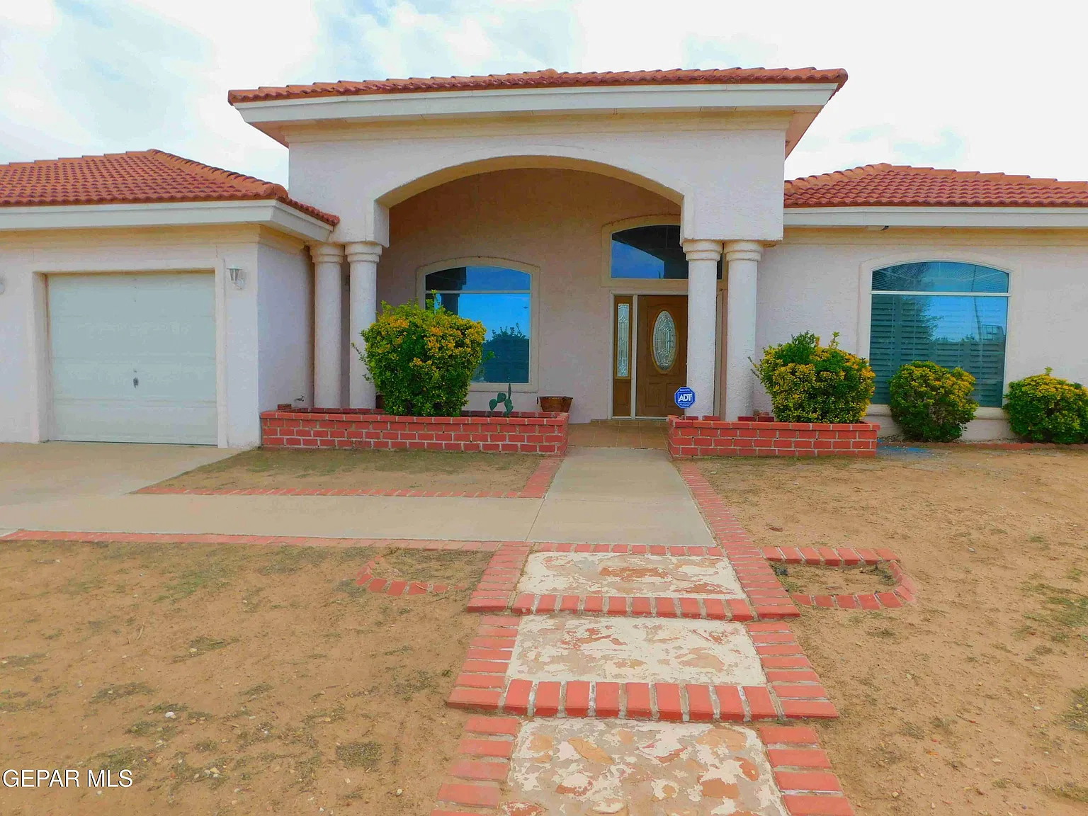 4 bed, 3.0 bath, 2804 sqft, $2,300 — Photo 3